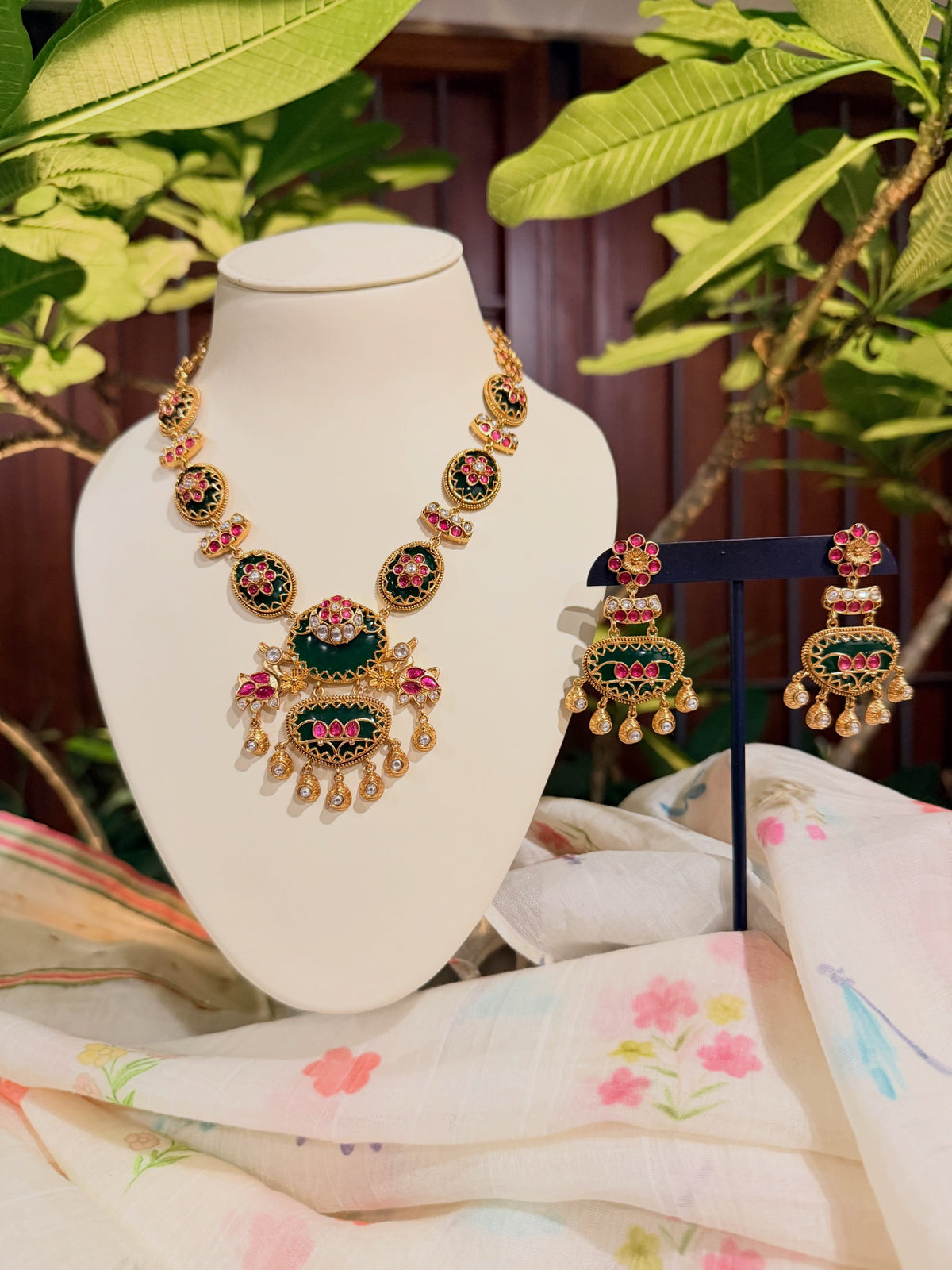 A timeless blend of emerald green and ruby pink – KPK009 product image 1