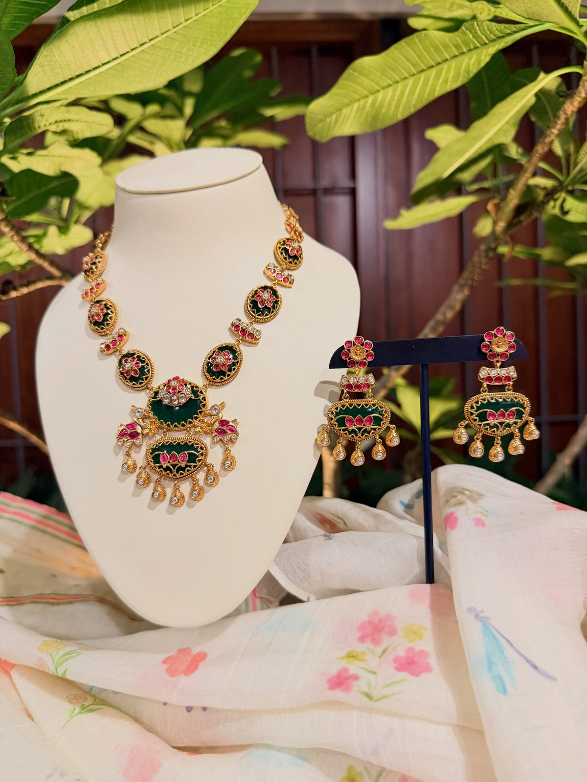 A timeless blend of emerald green and ruby pink – KPK009 product image 2