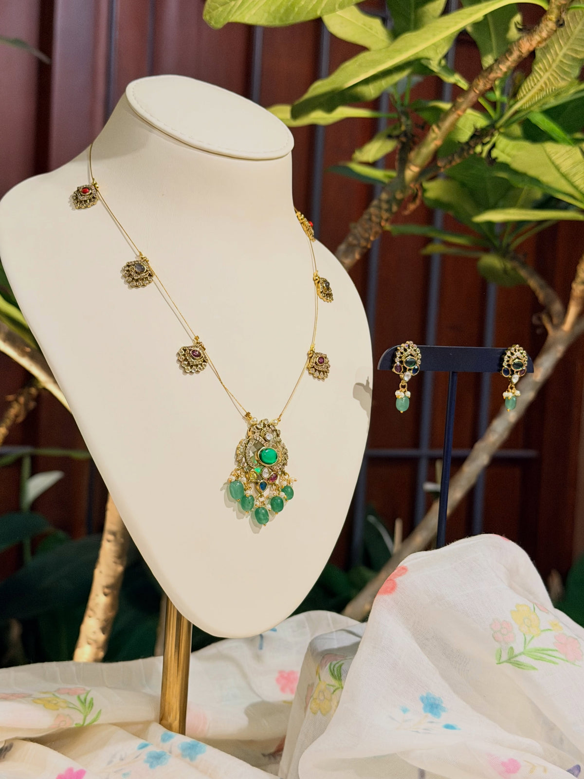 A modern chain with a soulful Navratna pendant – KPK020 product image 2