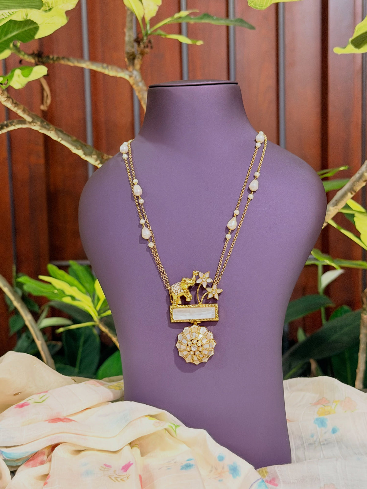 Premium pearl-layered elephant motif pendant necklace – KPK018 product image 3