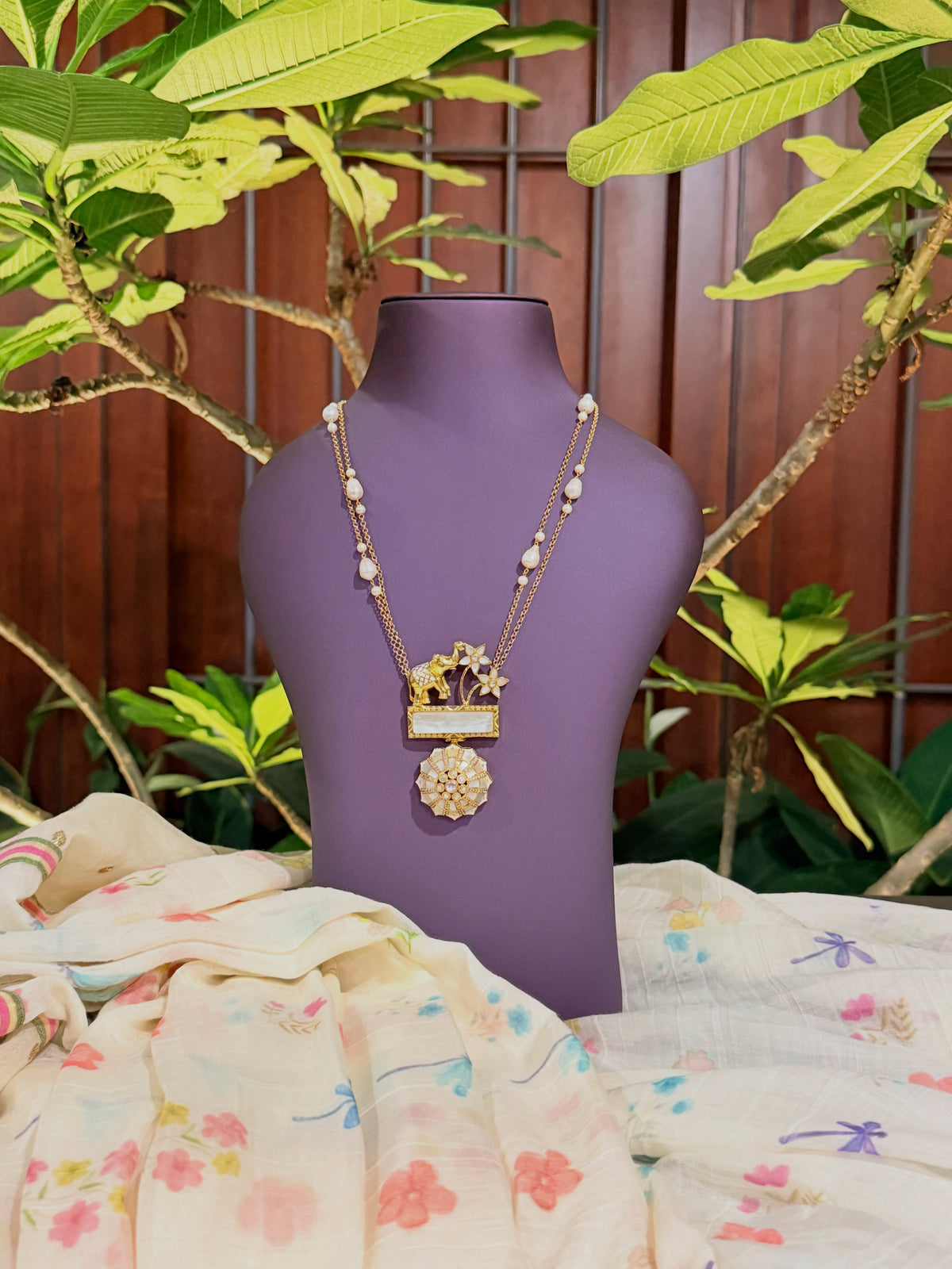 Premium pearl-layered elephant motif pendant necklace – KPK018 product image 1
