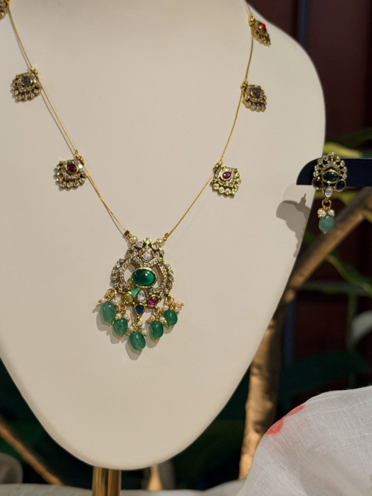 A modern chain with a soulful Navratna pendant – KPK020 product image 3