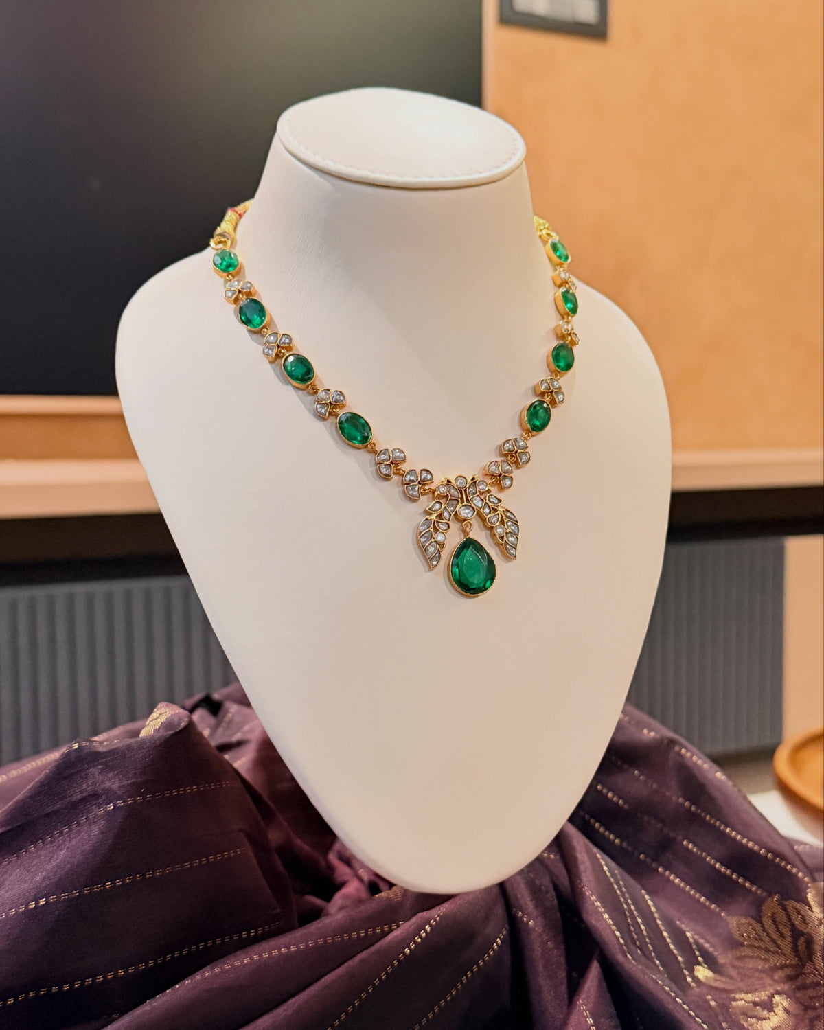 A timeless emerald-green necklace designed to bring effortless… – KPK037 product image 3