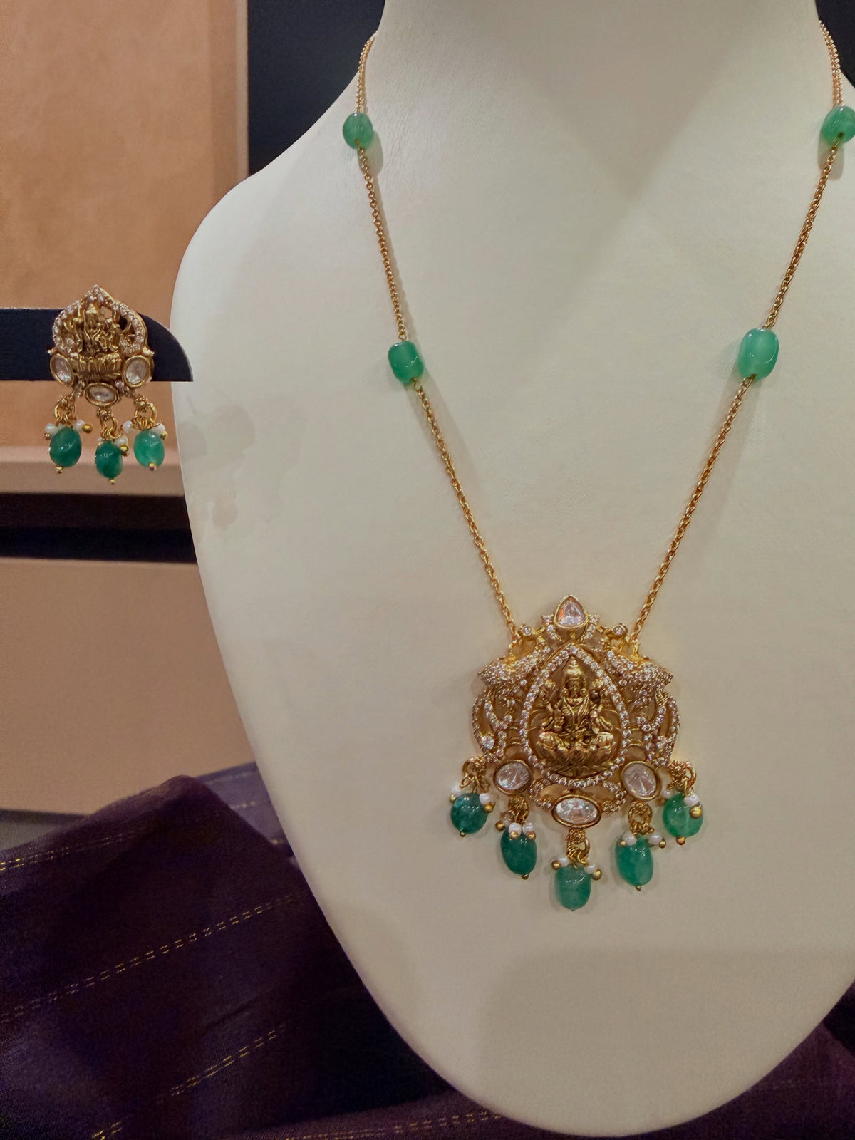 An elegant Lakshmi pendant necklace set featuring an antique-gold… – KPK039 product image 3