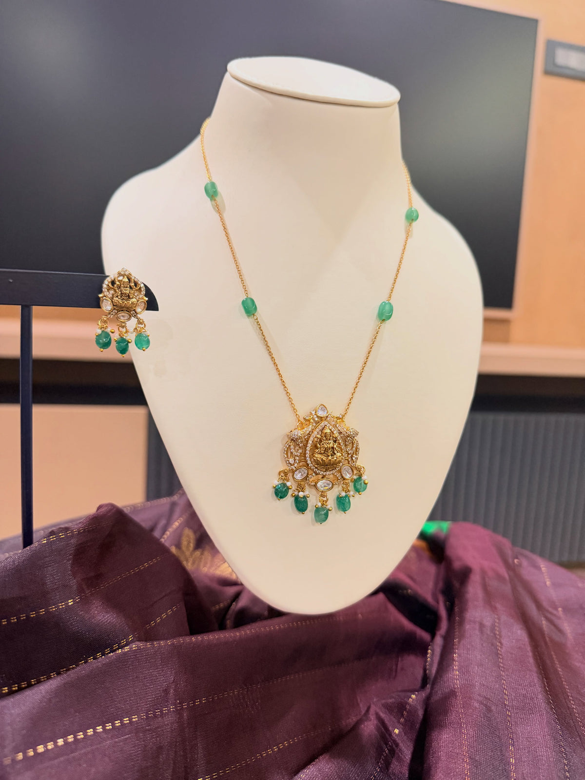 An elegant Lakshmi pendant necklace set featuring an antique-gold… – KPK039 product image 4