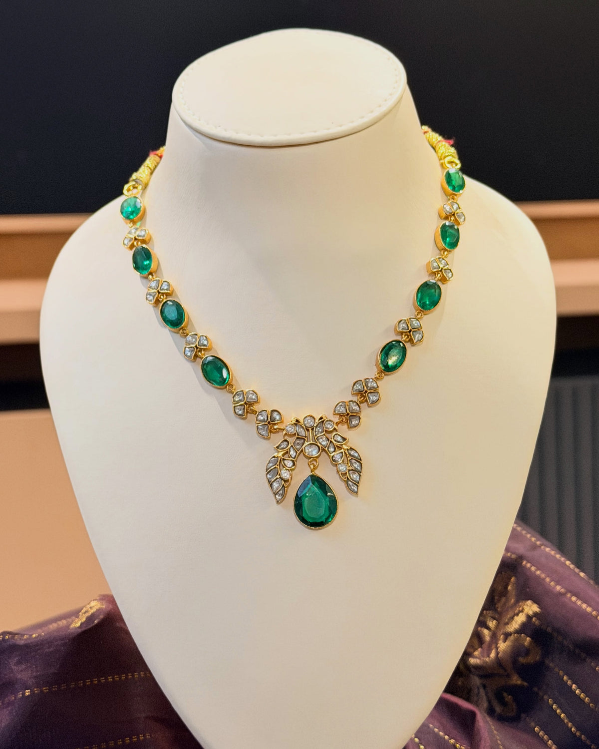 A timeless emerald-green necklace designed to bring effortless… – KPK037 product image 2