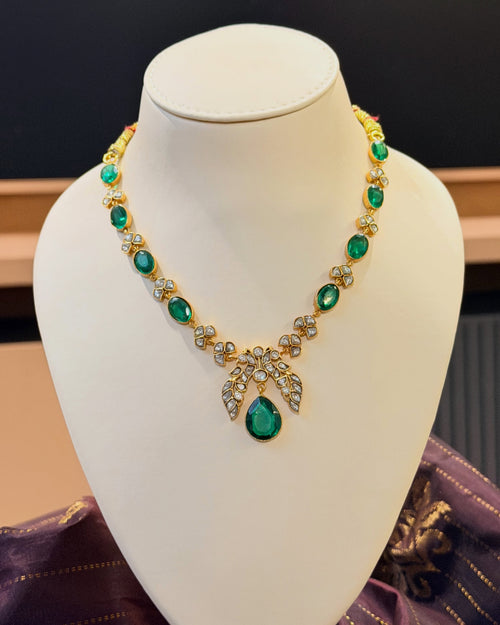 A timeless emerald-green necklace designed to bring effortless… – KPK037 product image 2