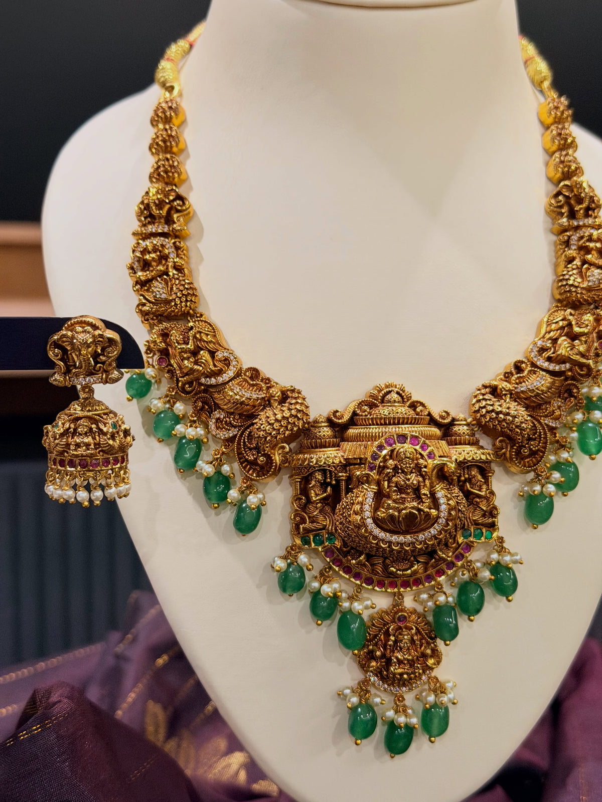 Lakshmi temple necklace set with emerald drops – KPK044 image 4