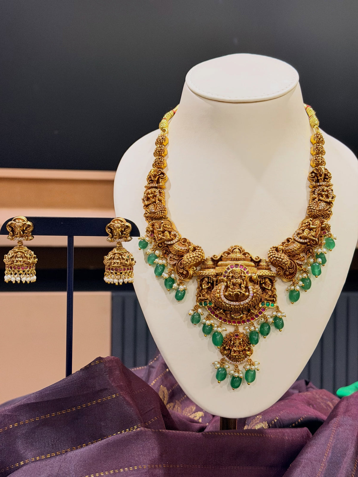 Lakshmi temple necklace set with emerald drops – KPK044 image 2