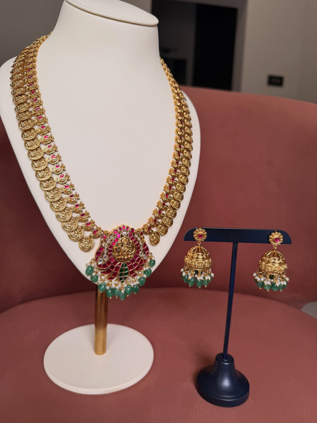 Antique gold temple necklace set with ruby and green drops – KPK045 image 2