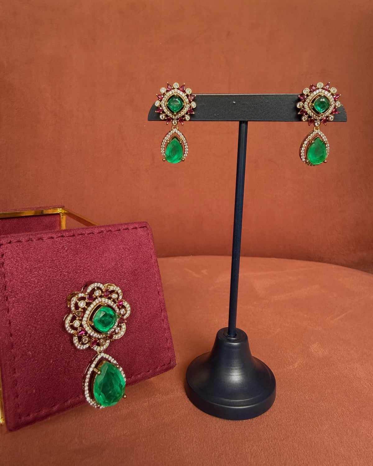 Emerald Green Drop Pendant and Earrings Set – image 2