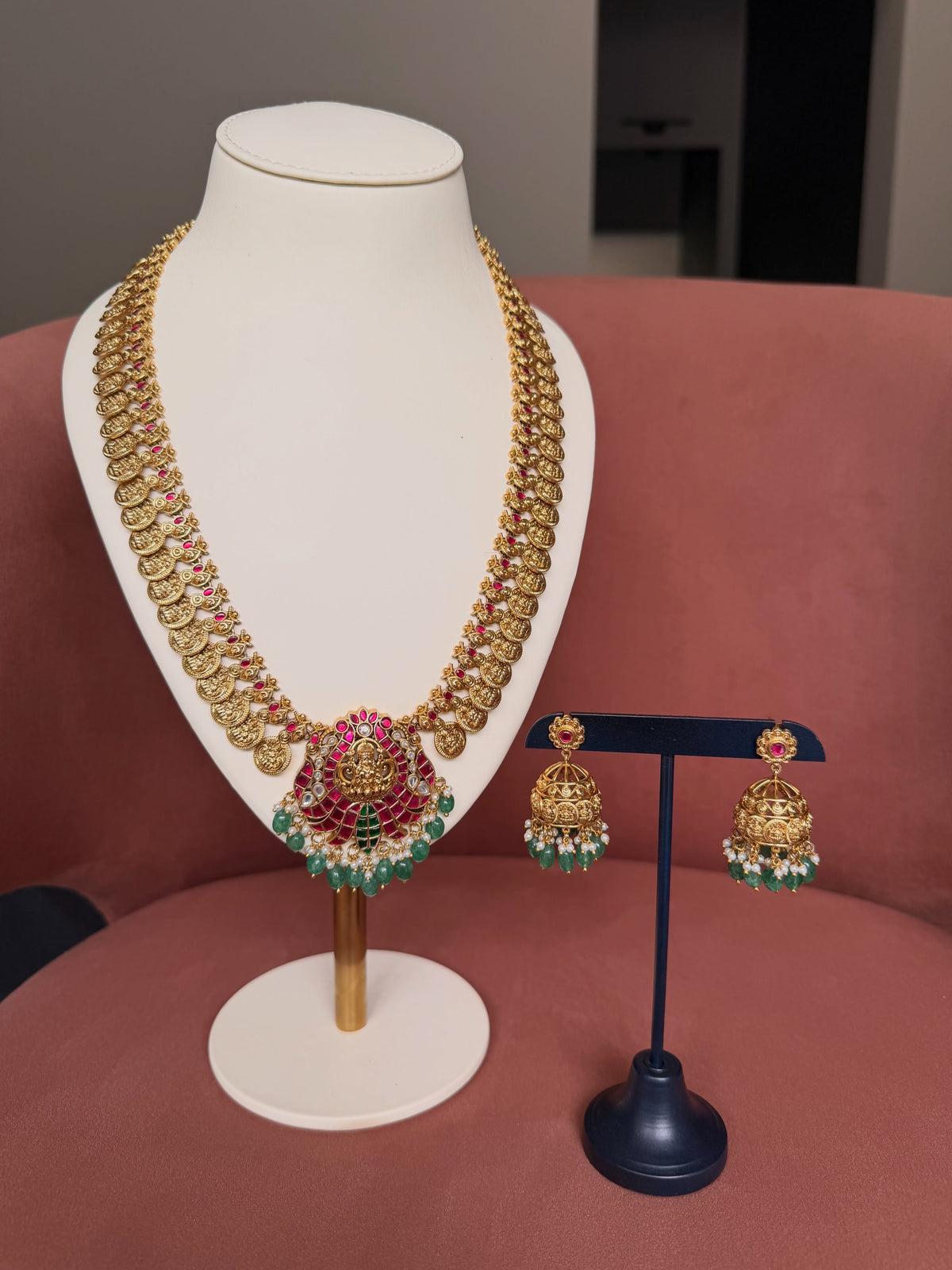 Antique gold temple necklace set with ruby and green drops – KPK045 image 4