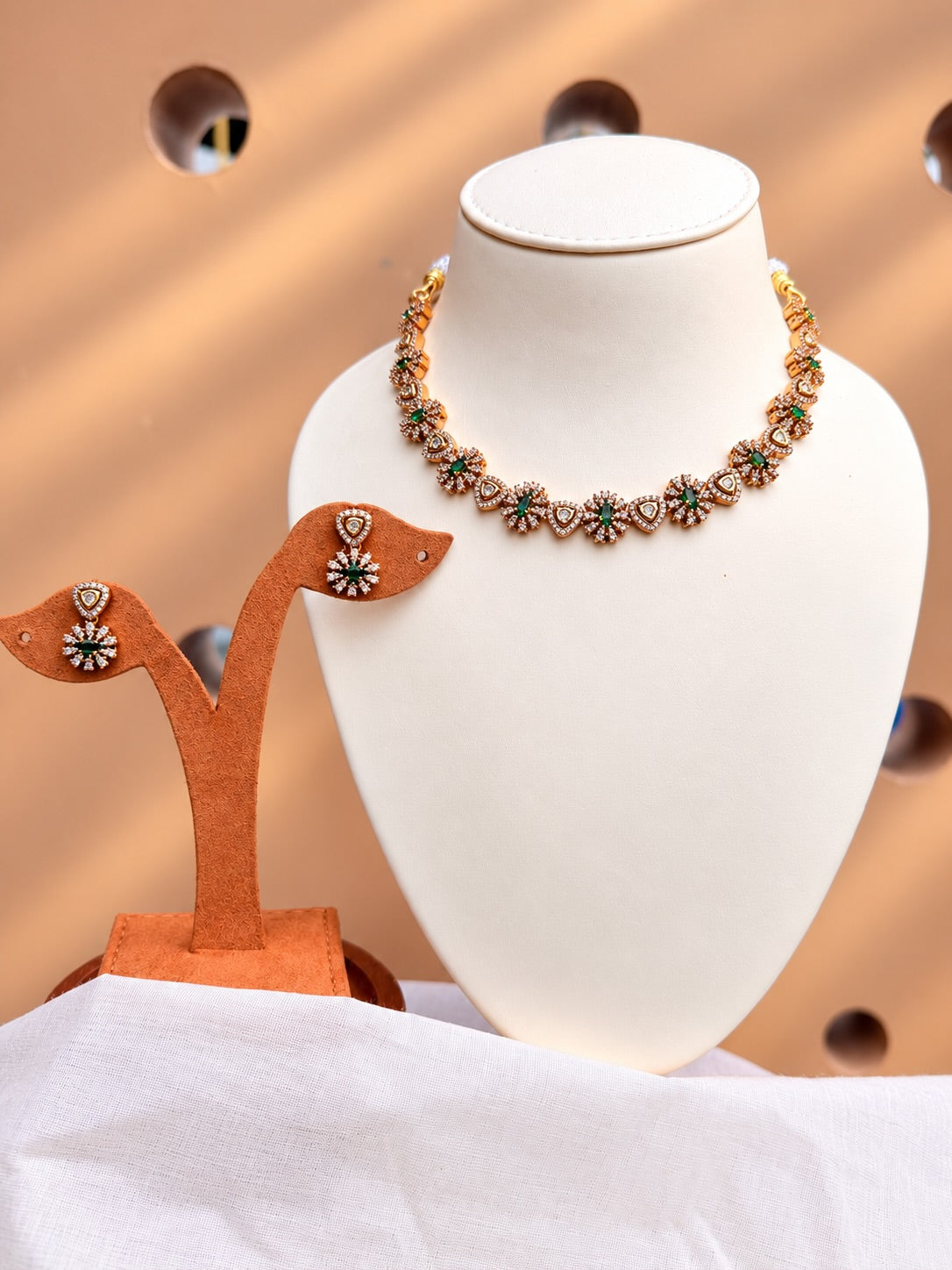 Emerald Green Floral Necklace Set – image 1