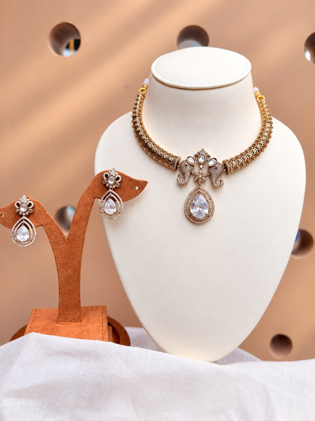 White Polki Teardrop Pendant Necklace Set – image 1
