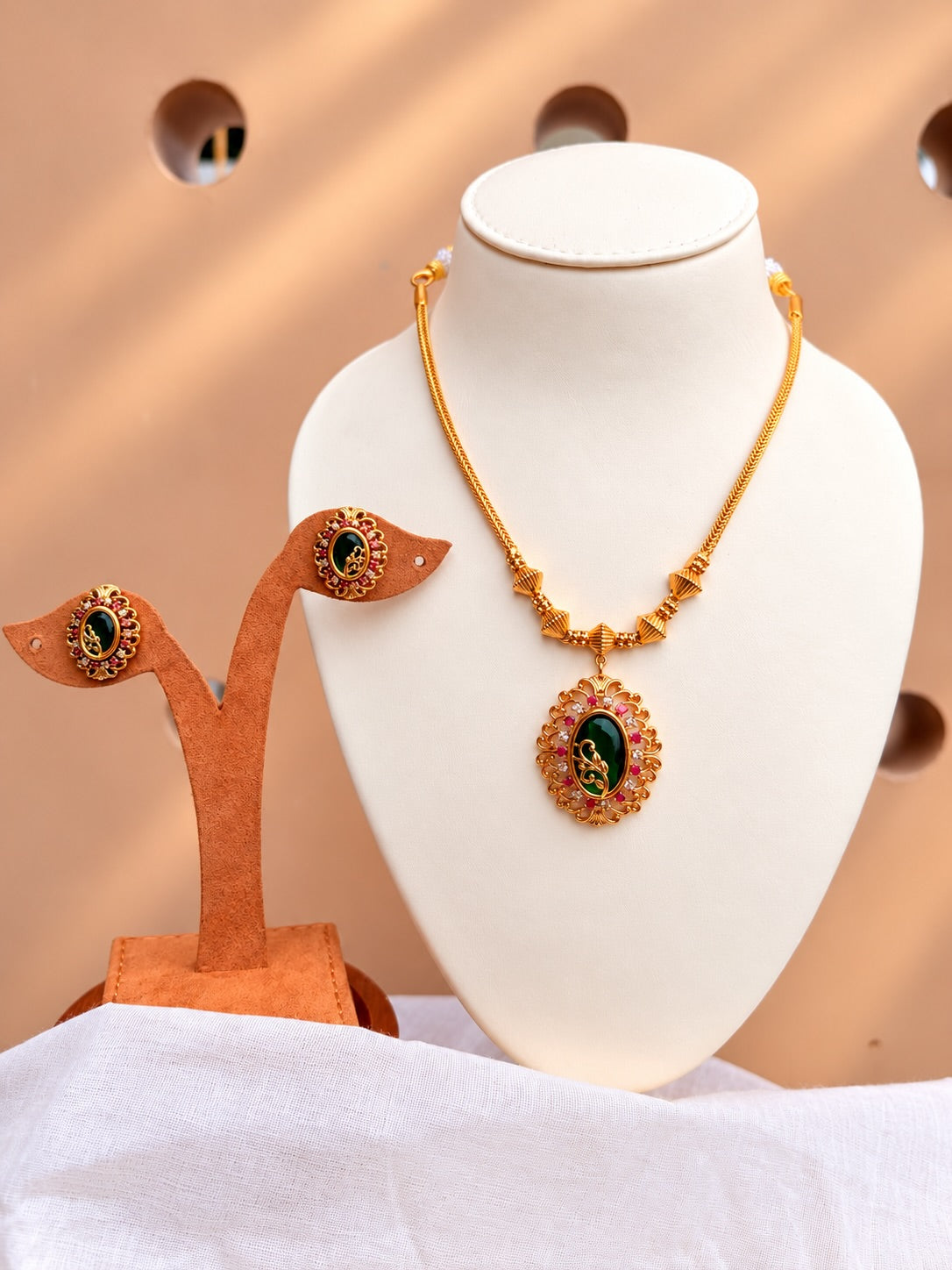 Lakshmi Ruby and Green Pendant Necklace Set – image 1