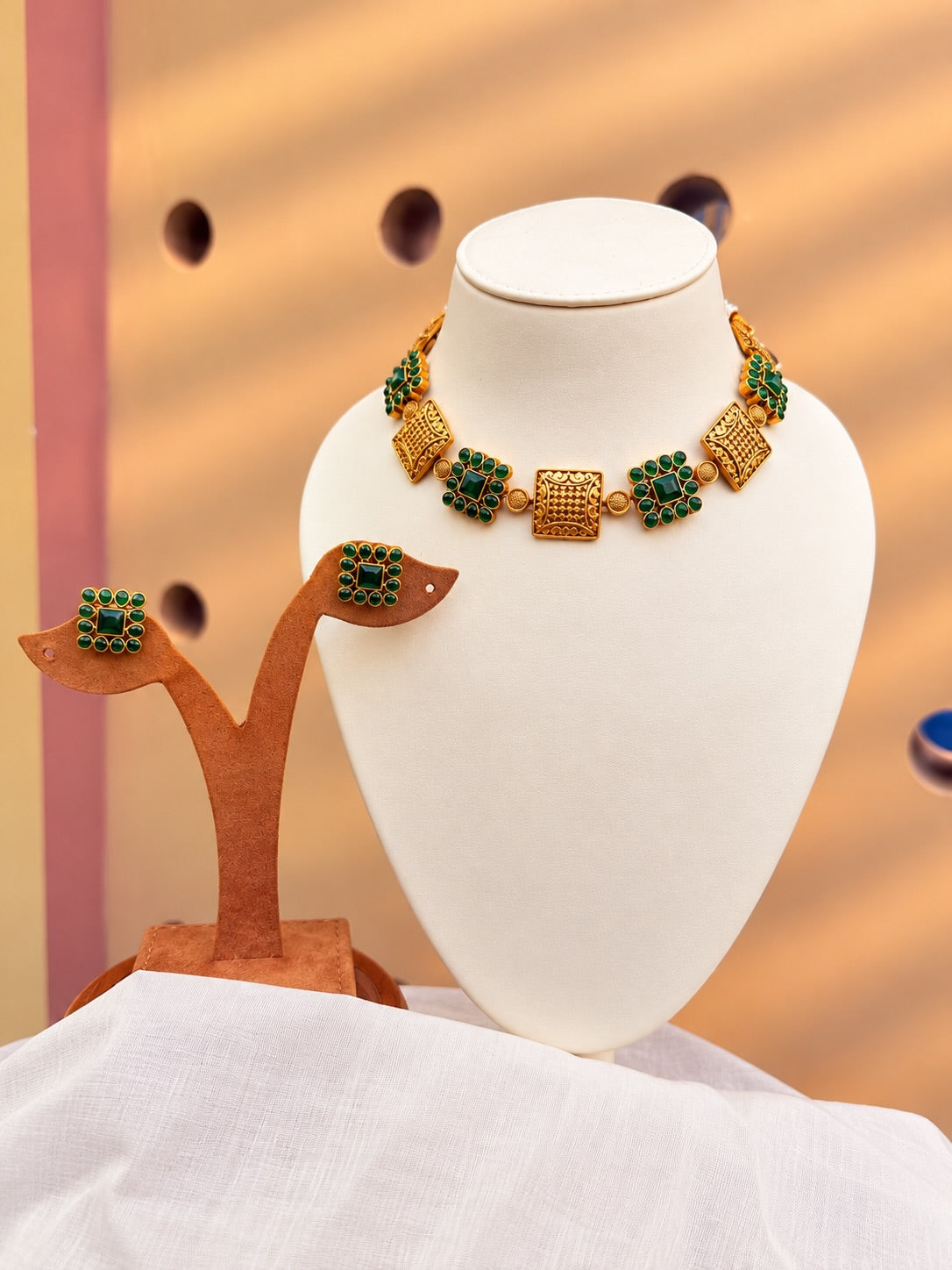 Emerald Green Temple Choker Necklace Set – image 1