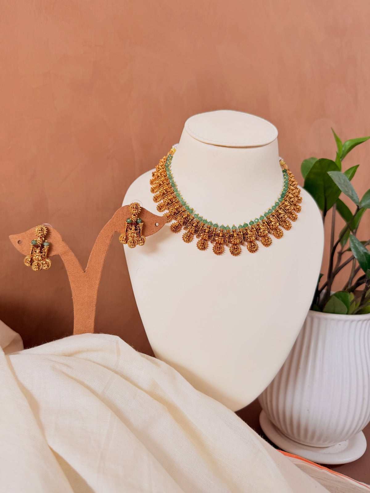 KPK082 necklace set front view