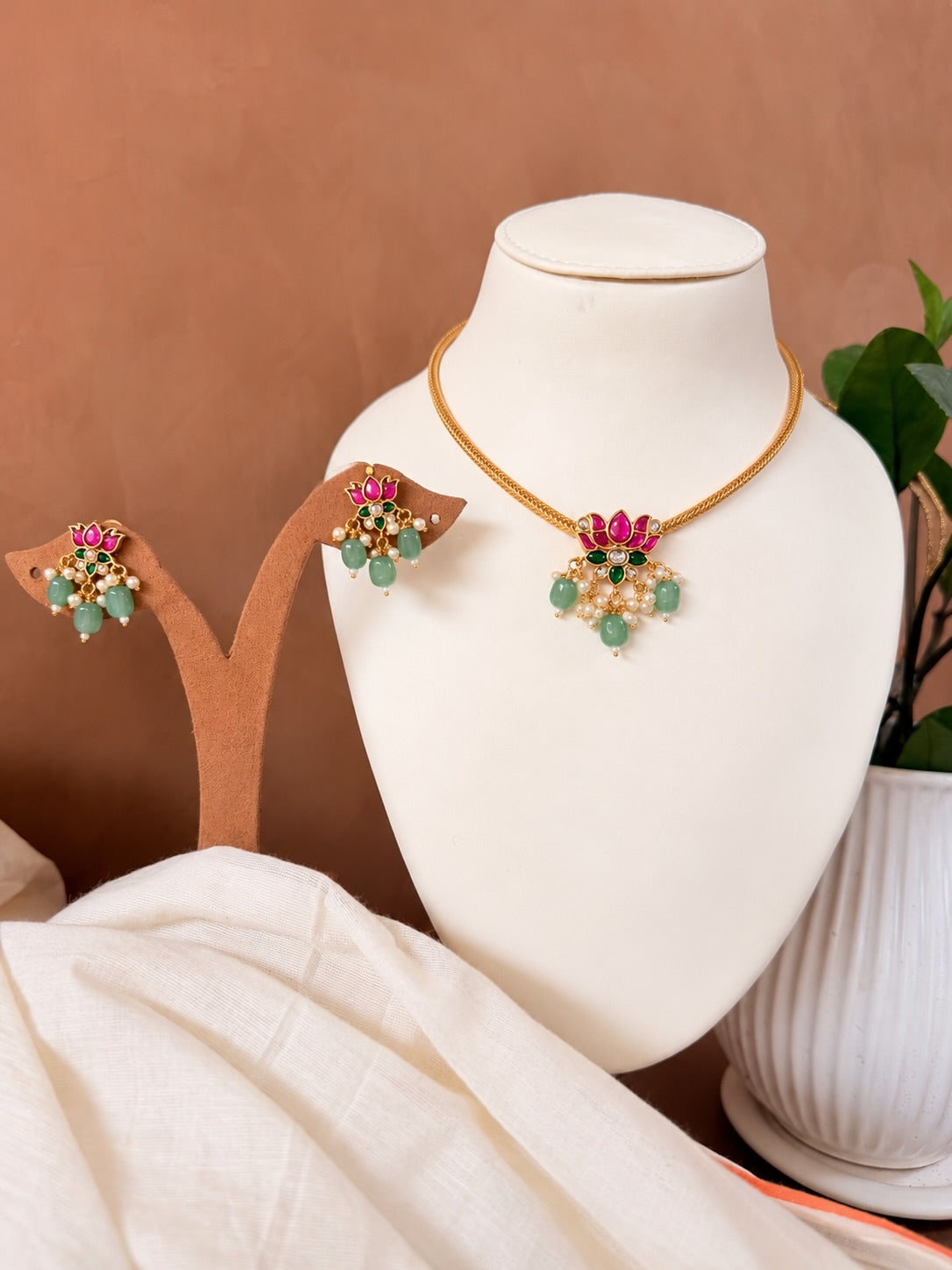 KPK088 necklace set front view