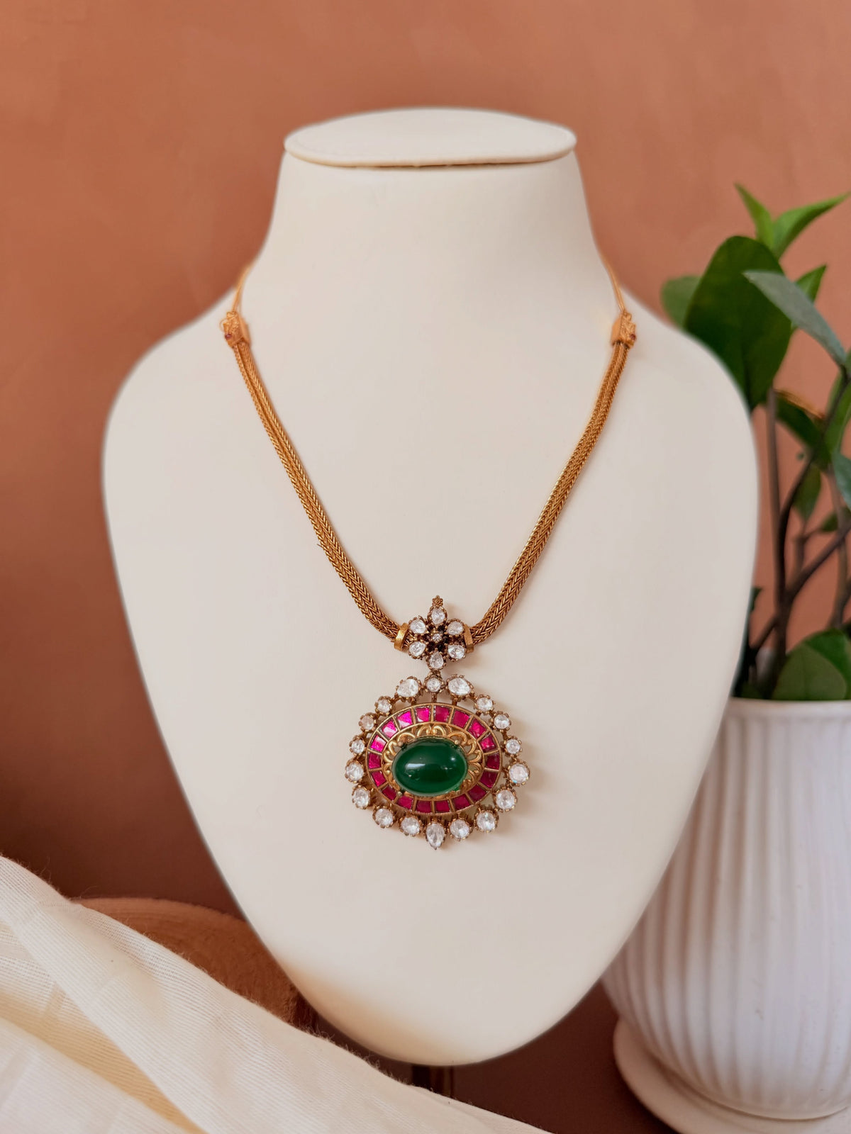 KPK090 mid-length necklace front view