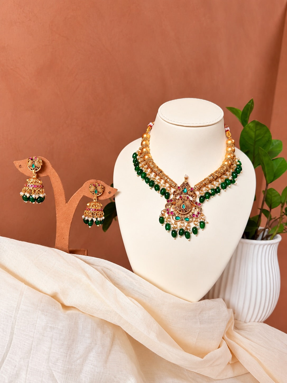 KPK092 necklace set front view