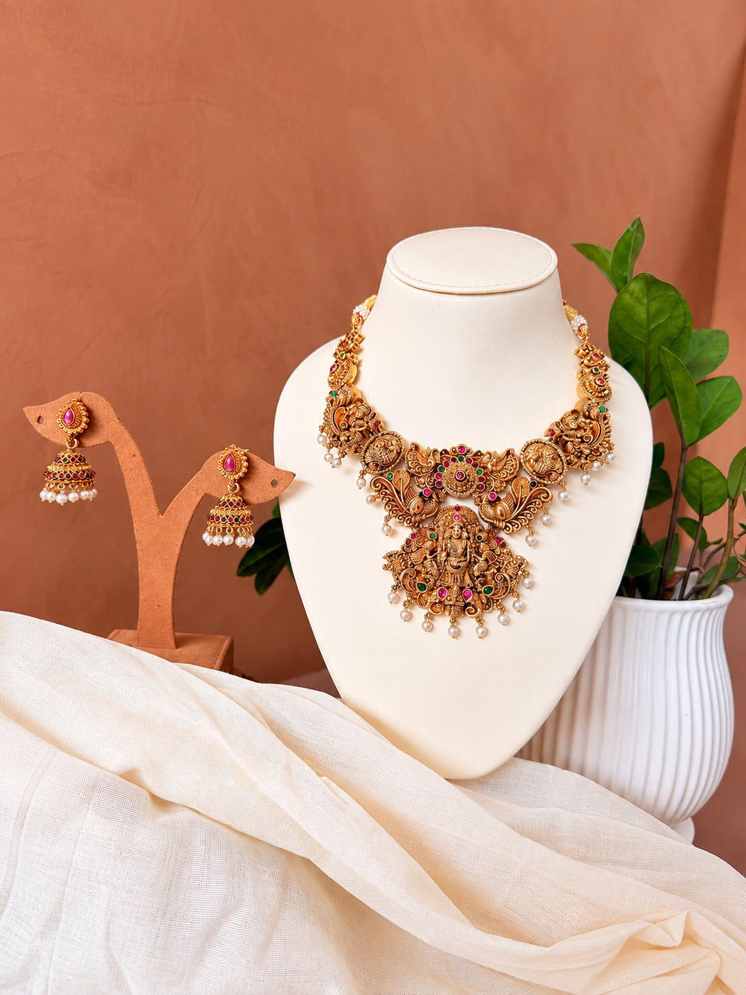 KPK093 necklace set front view