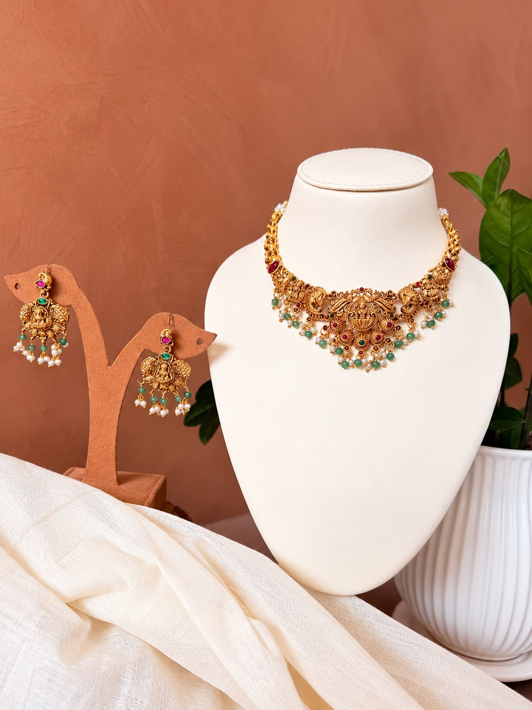 KPK095 necklace set front view