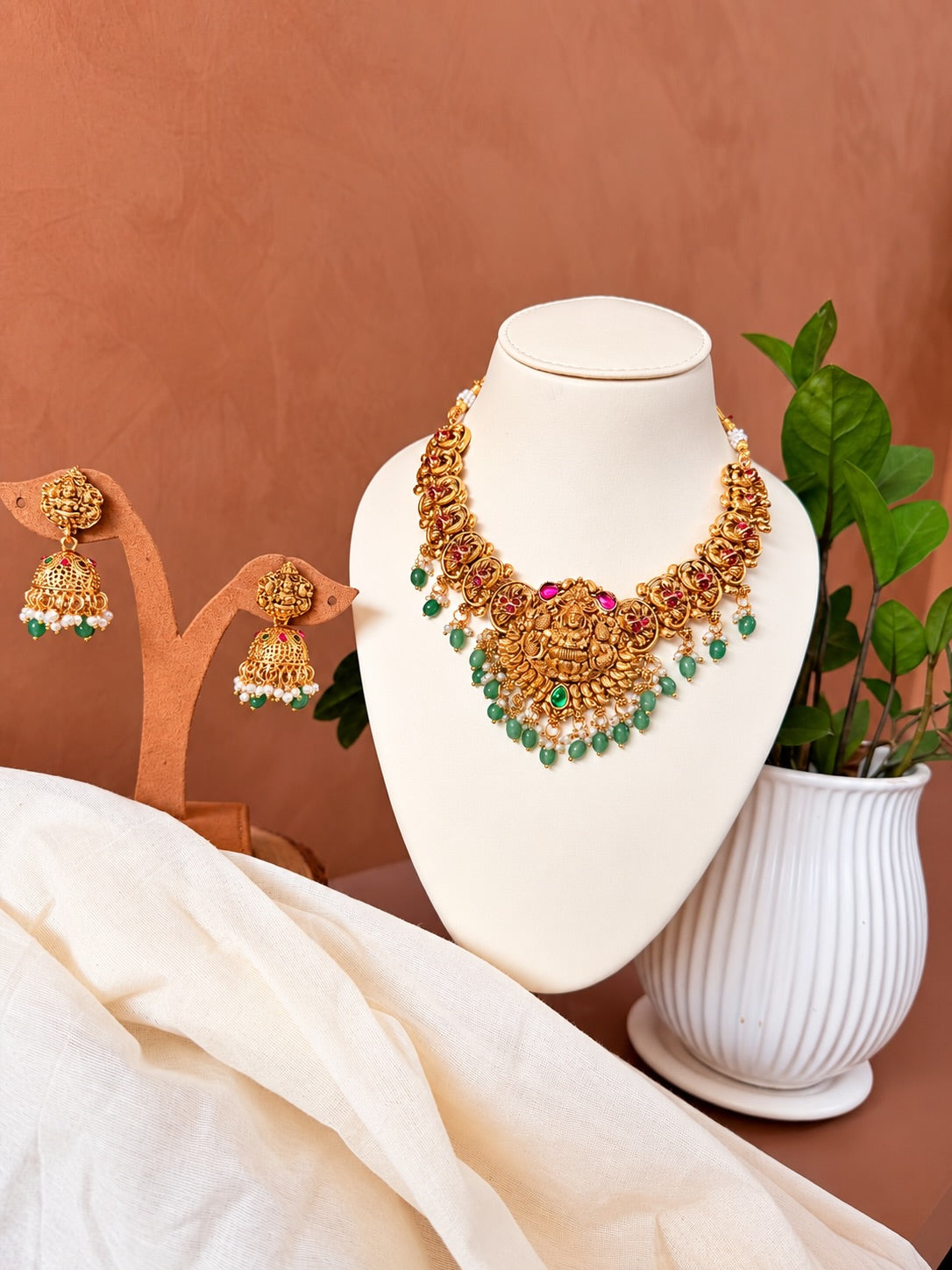 KPK096 necklace set front view